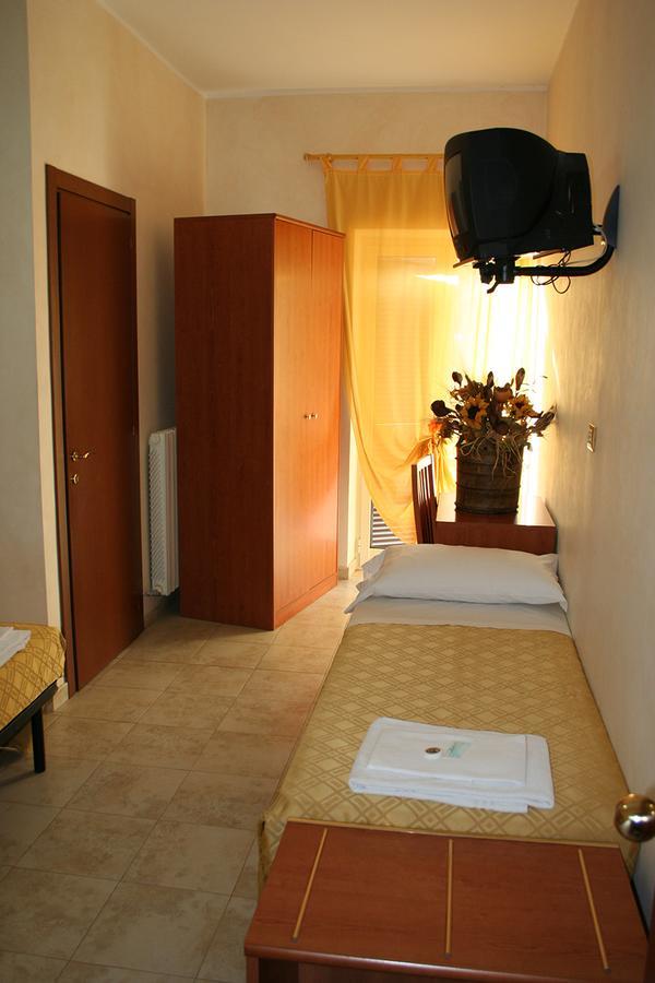 Hotel Casarola - Trigoria Castel di Decima Екстериор снимка
